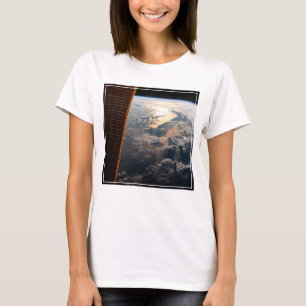 Sunglint blickt vor Celebes Meer in Südostasien T-Shirt