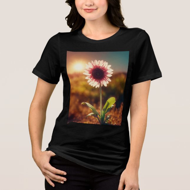 "Sunlit Bloom: Die Evolution eines Traums" - Fraue Tri-Blend Shirt (Vorderseite)