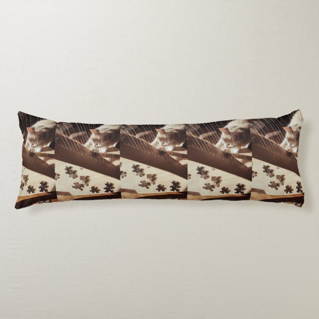 Sunlit Strings — Cat & Harp Serenity Body Pillow Seitenschläferkissen (Vorderseite)