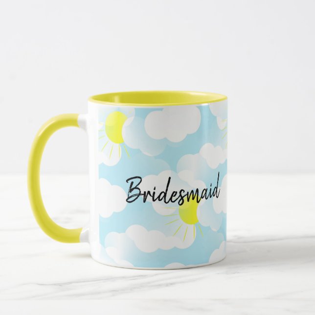 Sunny Blue Summer Sky mit Clouds Name Bridesmaid Tasse (Links)
