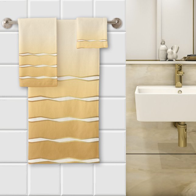 Sunny Gold Ivory Wave Badhandtuch Set (bathroom towel set featuring a wavy design in sunny ocher yellow and ivory with gold)