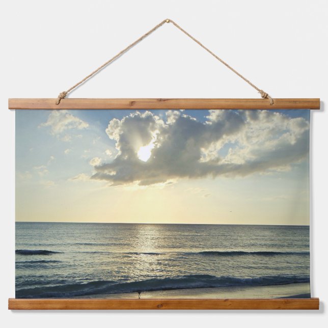 Sunrise Calm Across the Coast Wandteppich Mit Holzrahmen (Vorne)