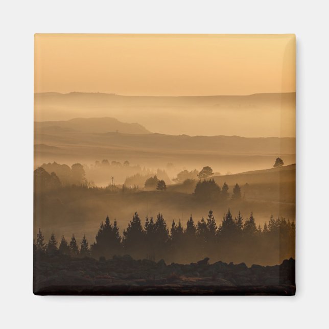 Sunrise Over Misty Rolling Hills Landscape Magnet (Vorne)