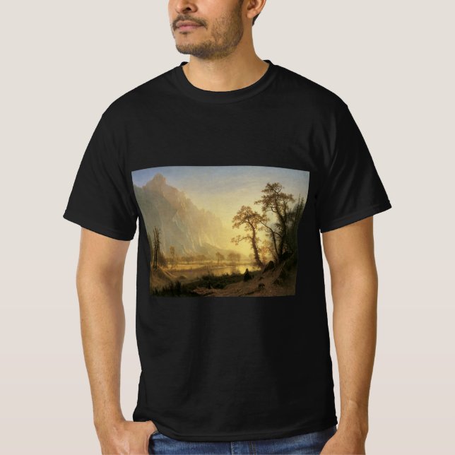 Sunrise, Yosemite Valley von Albert Bierstadt T-Shirt (Vorderseite)