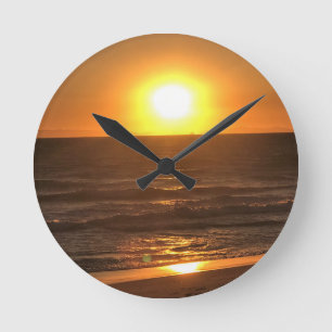 Sunset at Newport Beach, Kalifornien Runde Wanduhr