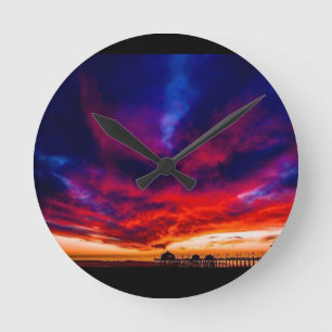 Sunset at the Pier, Huntington Beach, CA Runde Wanduhr