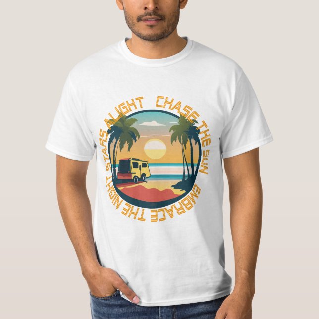 Sunset Chase Camper Van Beach T-Shirt (Vorderseite)