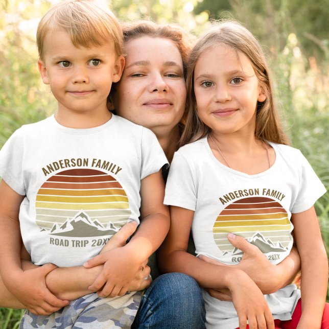 Sunset Family Wiedersehen Custom Mountains Kinder T-Shirt (Von Creator hochgeladen)