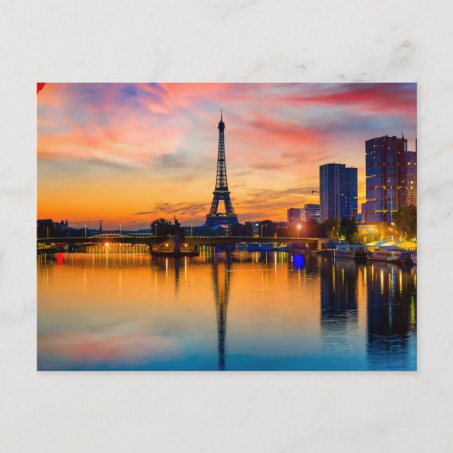 Sunset in Paris, Frankreich. Eiffelturm auf Seine Postkarte (Vorderseite)