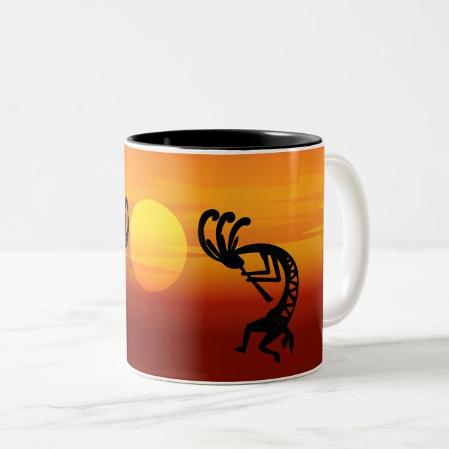 Sunset Kokopelli Zweifarbige Tasse (VorderseiteRechts)