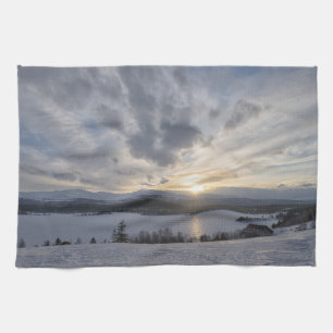 Sunset over frozen lake geschirrtuch