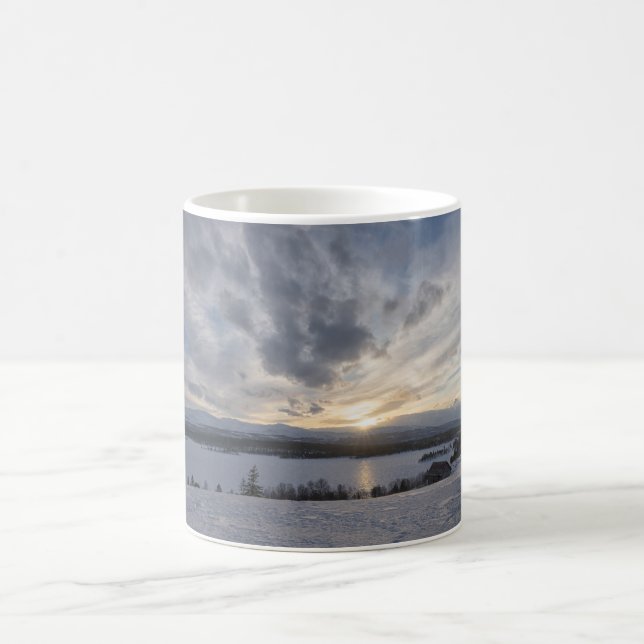 Sunset over frozen lake kaffeetasse (Mittel)