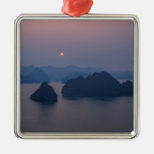 Sunset over Halong Bay - Vietnam, Asien Ornament Aus Metall