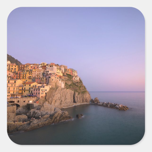 Sunset over Manarola village Quadratischer Aufkleber (Vorderseite)
