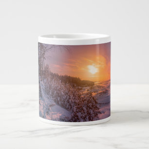 Sunset over snow sea coast Jumbo-Tasse