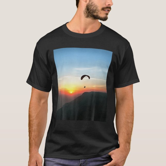 Sunset Paraglide Wanderlust Extreme Sport Art T-Shirt (Vorderseite)