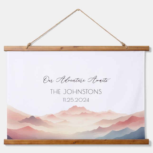 Sunset Watercolor Mountain Wedding Gästebuch Wandteppich Mit Holzrahmen (Vorne)