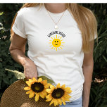 Sunshine Inside T - Shirt<br><div class="desc">Verbringen Sie die Sonne mit diesem bestärkenden, "Sonnenschein im Inneren" T - Shirt! Matching Collection verfügbar!</div>