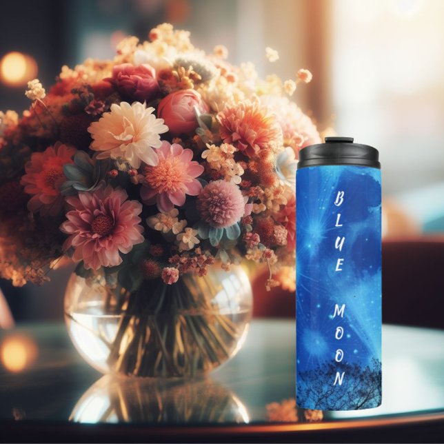 Super Blue Moon in der Sky Tumbler Thermosbecher (Von Creator hochgeladen)