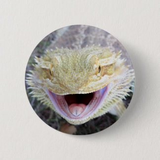 Super glücklicher bärtiger Drache Button