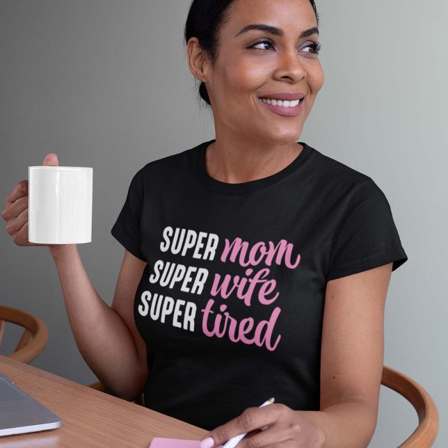 Super Mama Super Ehefrau Super Tired T-Shirt (Von Creator hochgeladen)