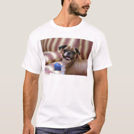 Super Niedlicher Hund mit ihrem Lieblingsball T-Shirt