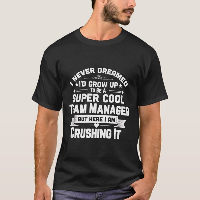 Supercooler Team-Manager Lustiges Bysebyll-Fußball T-Shirt (Vorderseite)