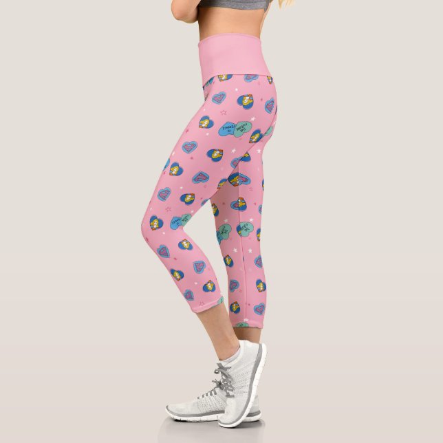 Supergirl aus dieser Welt Retro Grafik Capri Leggings (Links)