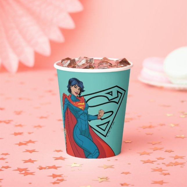 Supergirl Hovering in Blue Anzug Pappbecher (Insitu)