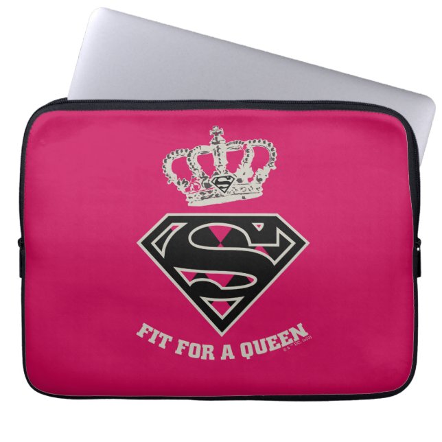 Supergirl S-Schild "Fit for a Queen" Laptopschutzhülle (Vorderseite)