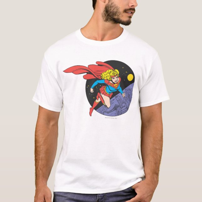 Supergirl springt im Weltraum T-Shirt (Vorderseite)
