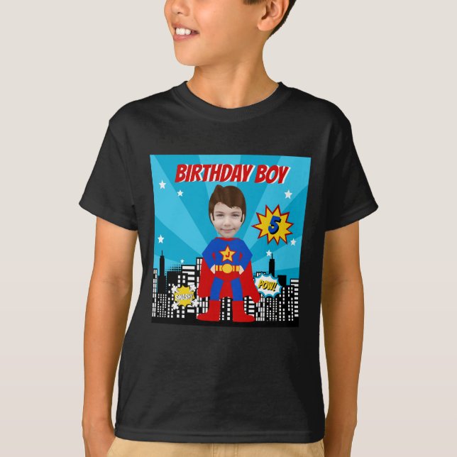 Superhero Comic Book Style Boy Birthday Foto T-Shirt (Vorderseite)