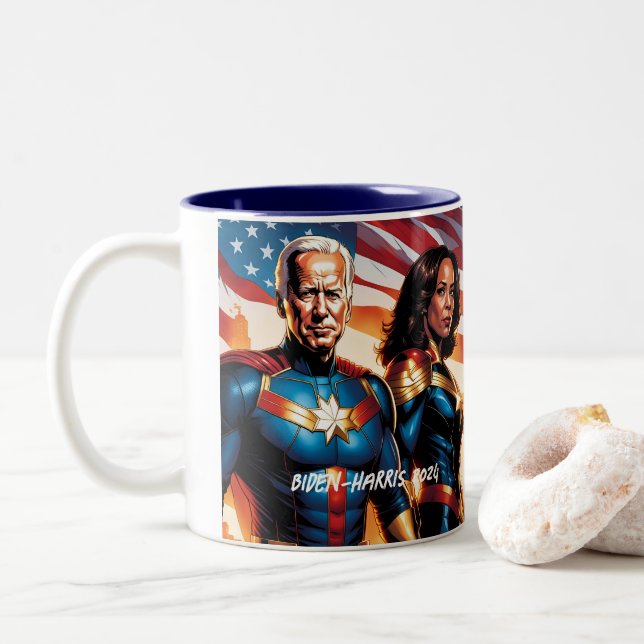 Superhero Joe Biden und Kamala Harris Zweifarbige Tasse (Mit Donut)