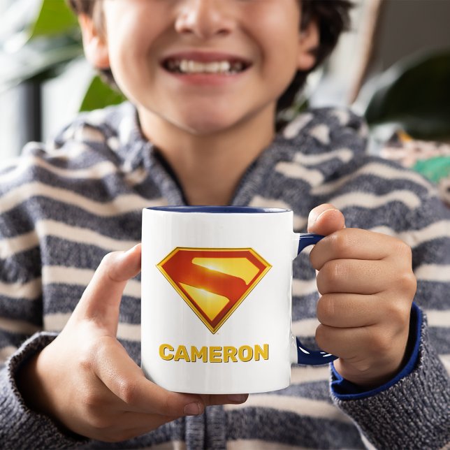 Superman Golden S Shield Brillianz Tasse (Kid holding mug)