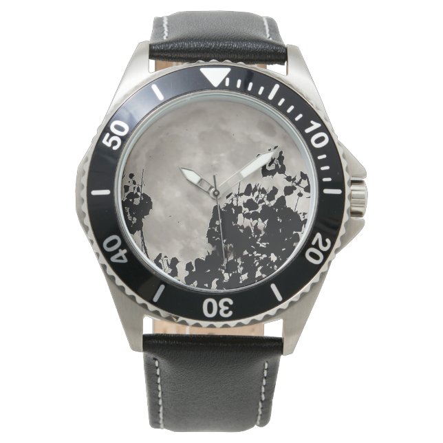 Supermond hinter schwarzen Blätter Armbanduhr (Vorderseite)