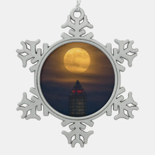 Supermoon über Washington Monument Schneeflocken Zinn-Ornament