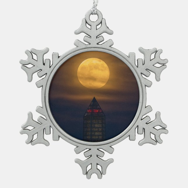 Supermoon über Washington Monument Schneeflocken Zinn-Ornament (Vorderseite)
