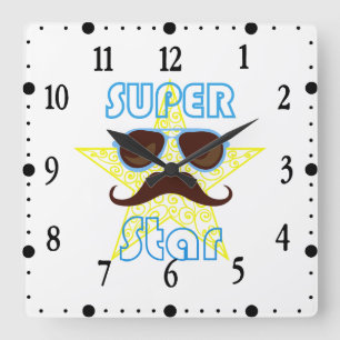 Superstar mit Sonnenbrille und Schnurrbart Quadratische Wanduhr