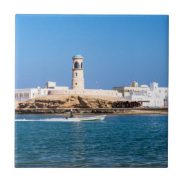 Sur Lighthouse mit Fischerboot - Sur, Oman Fliese