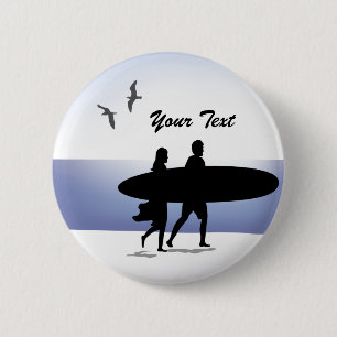 Surf Couple auf der Rückseite des Beach Button