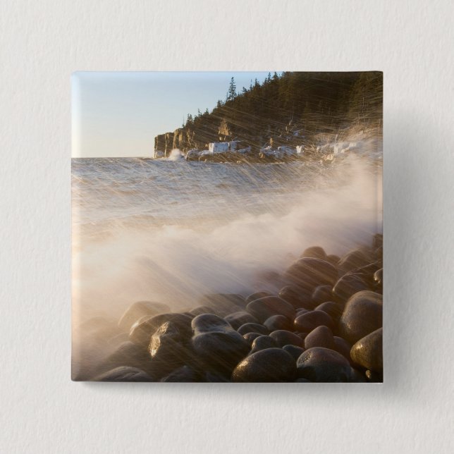 Surf wäscht über die Kopfsteinpflaster im Denkmal Button (Vorderseite)