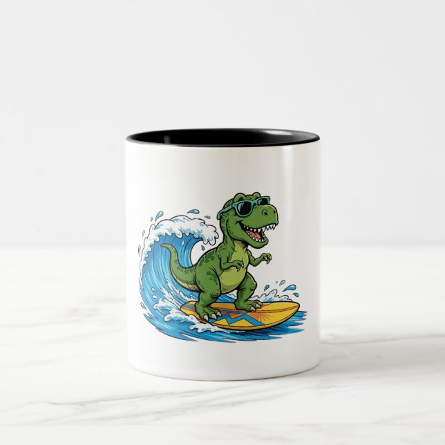 Surfasaurus ein surfender Dinosaurier Zweifarbige Tasse (Mittel)