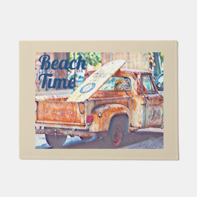 Surfbrett auf der Rückseite des alten Lkw Fußmatte (Vorderseite)