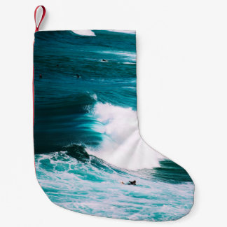 Surfbrett mit Meereswellen Kleiner Weihnachtsstrumpf