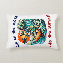 Surfbrett mit Sonnenbrille unter Sonnenuntergang Dekokissen