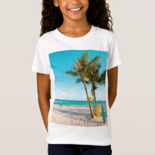 Surfbretter am Strand werfen Kissen T-Shirt