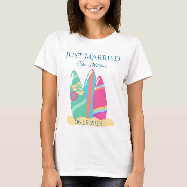 Surfbretter in Sand Beach Nur verheiratet T-Shirt (Vorderseite)