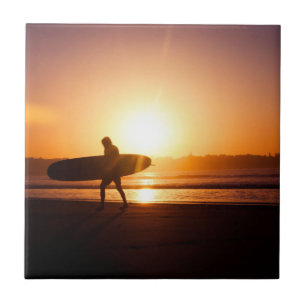 Surfen am Strand bei Sunset Fliese