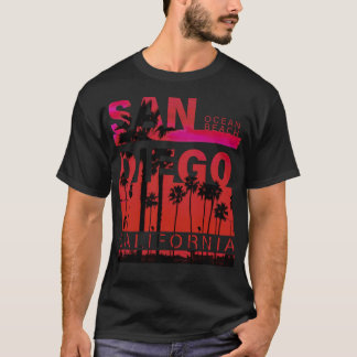 Surfen am Strand von San Diego T-Shirt