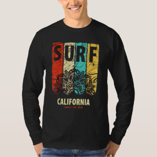 Surfen an der kalifornischen Küste im Sommer Welle T-Shirt